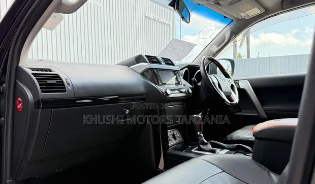 Toyota Land Cruiser Prado 2016 Black - 1
