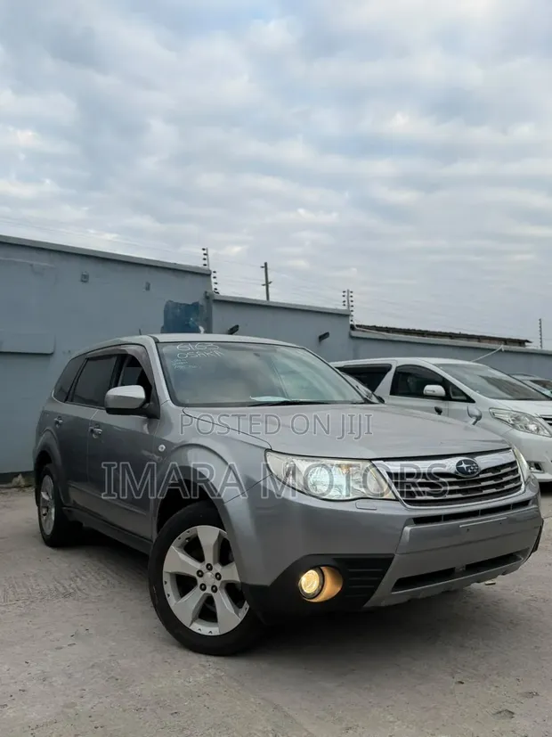 Subaru Forester 2010 Silver - 1
