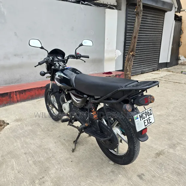 Bajaj Boxer 125 2022 Black - 1