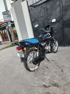 Bajaj Boxer 125 2022 Nyeusi