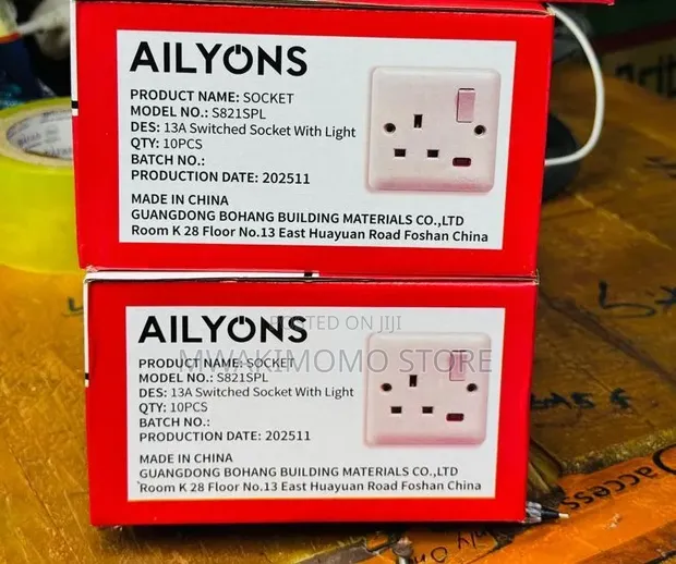 AILYONS Single Switched Socket with Neon Indicator - 1