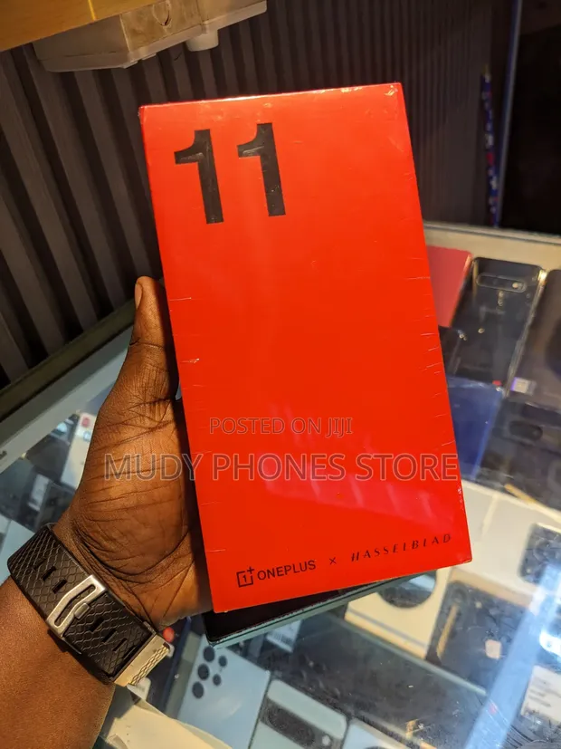 New OnePlus 11 256GB Black - 1