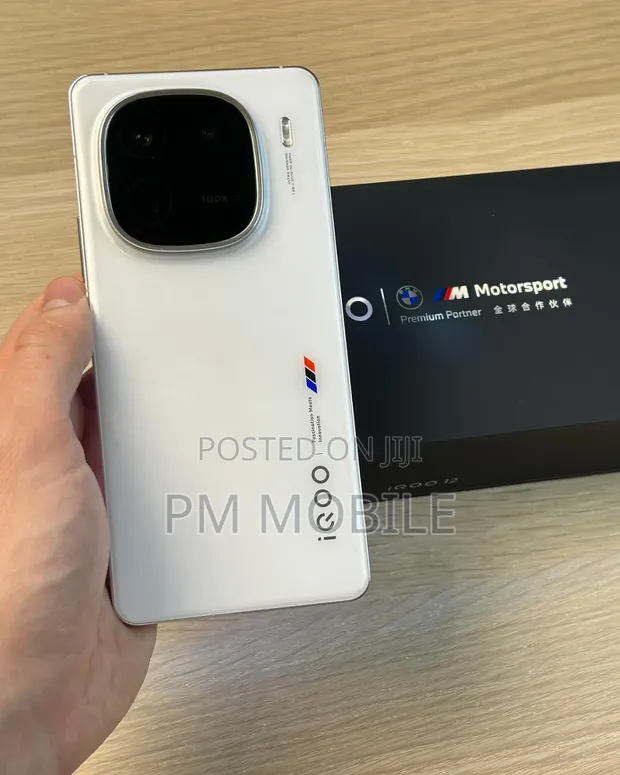 Vivo iQOO 12 256GB Imetumika - 1