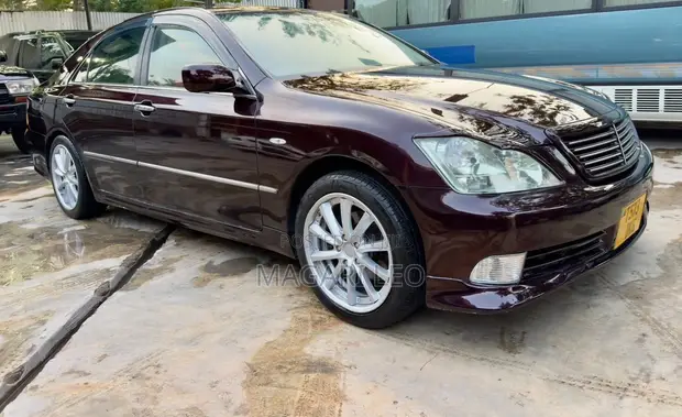 Toyota Crown Royale 2005 Maroon - 1