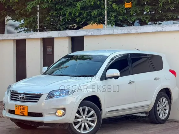 Toyota Vanguard 2011 White - 1