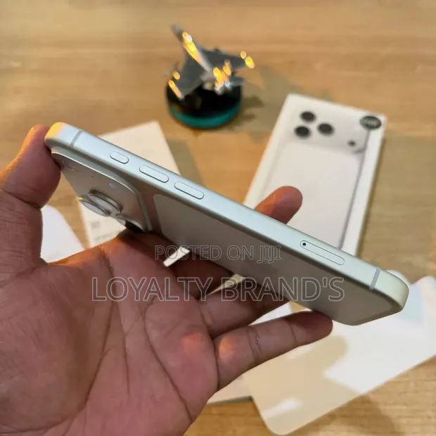 Apple iPhone 17 Pro Max 256GB Mpya Silver - 1