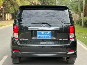Toyota Corolla Rumion Hatchback 1.5 FWD 2009 - Nyeusi