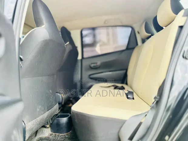 Toyota Vitz 1.0 FWD 5dr 2011 Black - 1