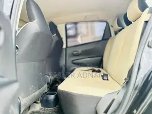 Toyota Vitz 1.0 FWD 5dr 2011 Nyeusi