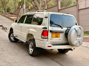 Toyota Land Cruiser 2003 Off-White