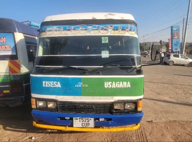 Toyota Coaster 2002 Beige - 1
