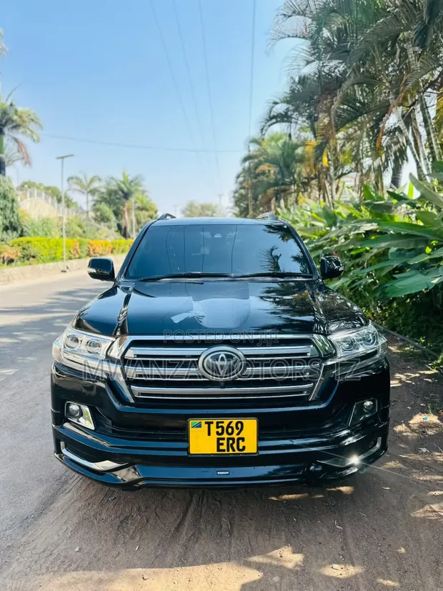 Toyota Land Cruiser V8 2017 Black - 1
