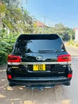Toyota Land Cruiser V8 2017 Black - 2