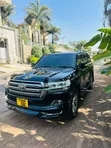 Toyota Land Cruiser V8 2017 Black - 3