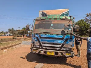 Fuso Super Great Lori