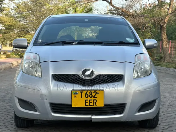 Toyota Vitz 2005 Blue - 1
