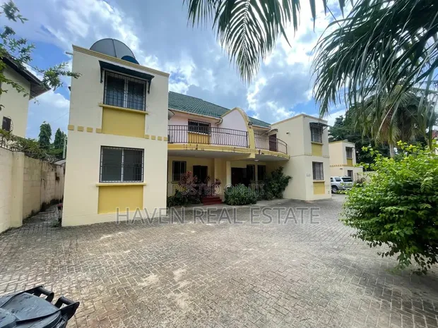 3-Bedroom Villa for Sale in Oyster Bay - 1