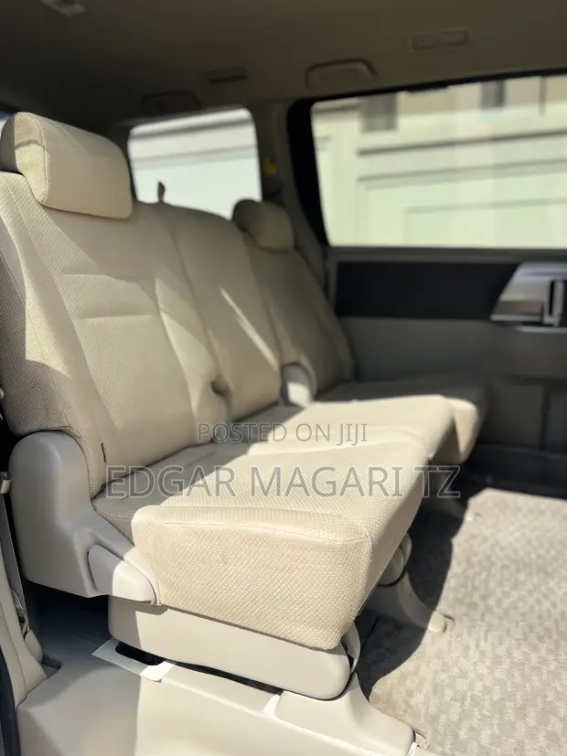 Toyota Noah 2009 White - 1