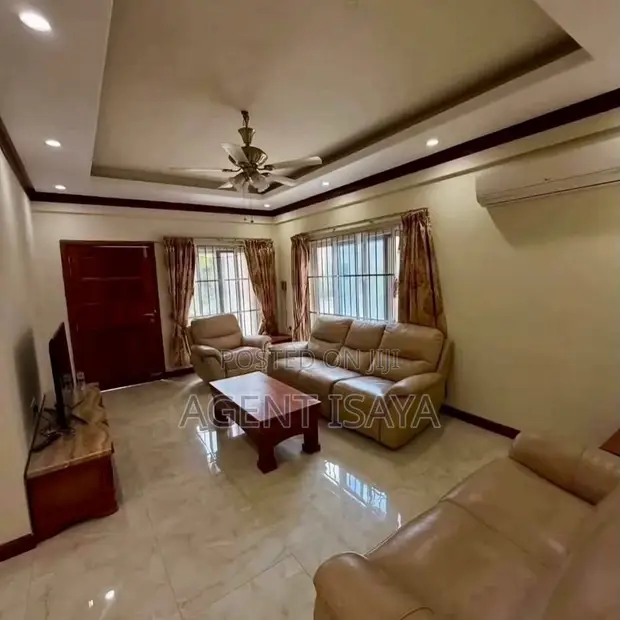 Furnished 3 Bedroom Apartment for Rent in Oyster Bay - 1