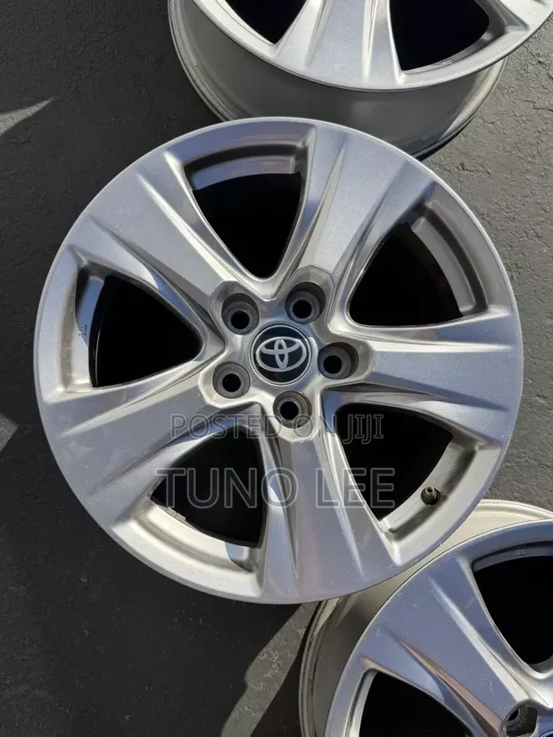 Original Toyota RAV4 Rim (Silver, 17x7) - 1