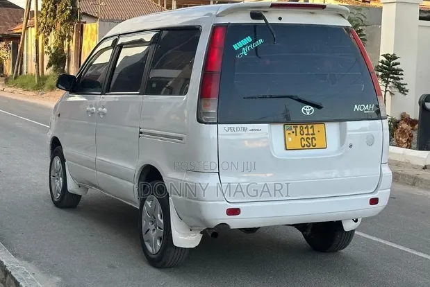 Toyota Noah 2008 White - 1