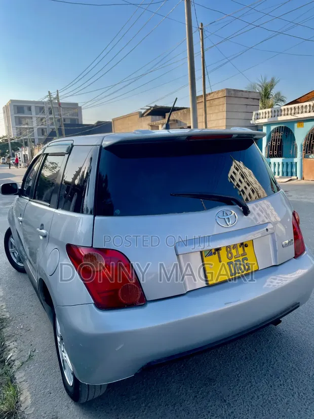 Toyota IST 2003 Silver - 1