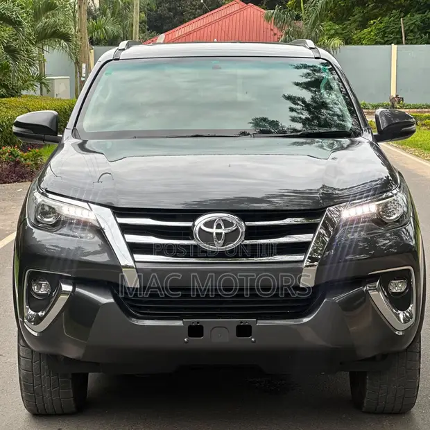 Toyota Fortuner 2.8 D AWD 2018 Gray - 1