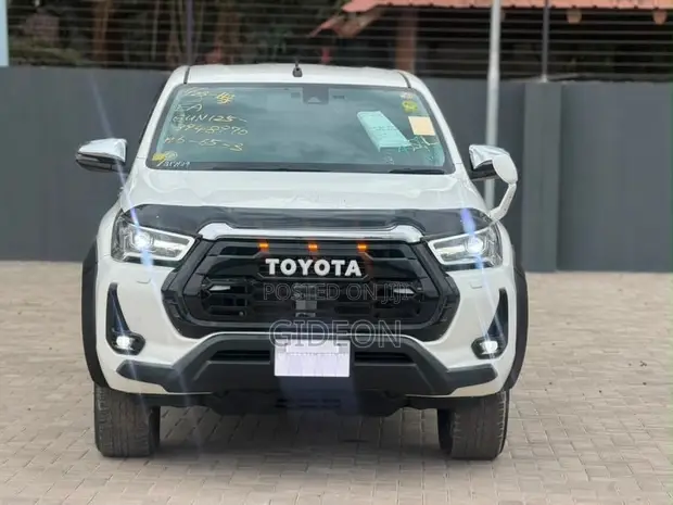 Toyota Hilux Revo 2023 - 1