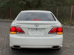 Toyota Crown Athlete 2011