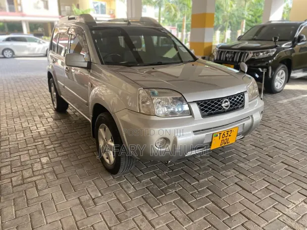 Nissan X-Trail 2009 Gold - 1