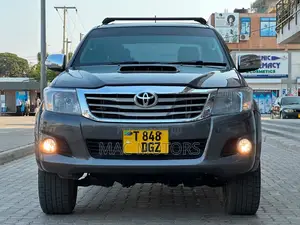 Toyota Hilux Vigo 2015 Gray