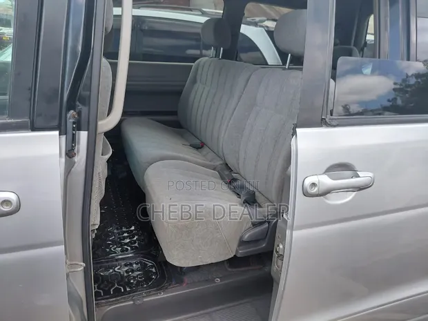 Toyota Noah 2001 Silver - 1