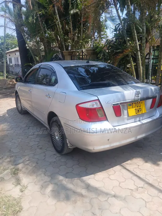 Toyota Premio 2004 Silver - 1