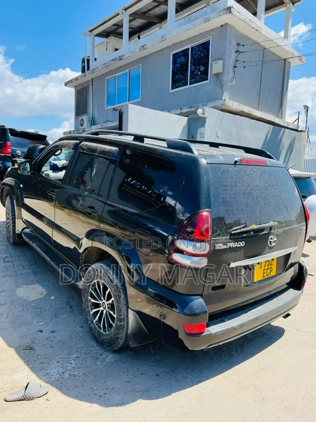 Toyota Land Cruiser Prado 2006 Black - 1