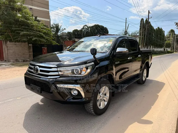 Toyota Hilux 2019 Black - 1