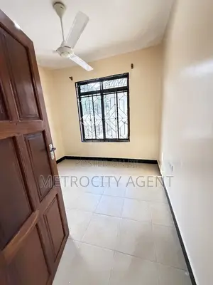 3 Bedroom House for Rent in Metro Estate, Ada Estate