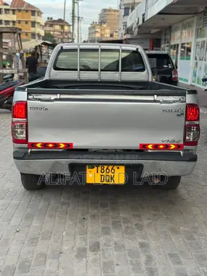 Toyota Hilux Vigo 2011 Silver