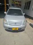 Toyota IST 2005 Nyeupe - 1