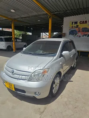 Toyota IST 2005 Nyeupe