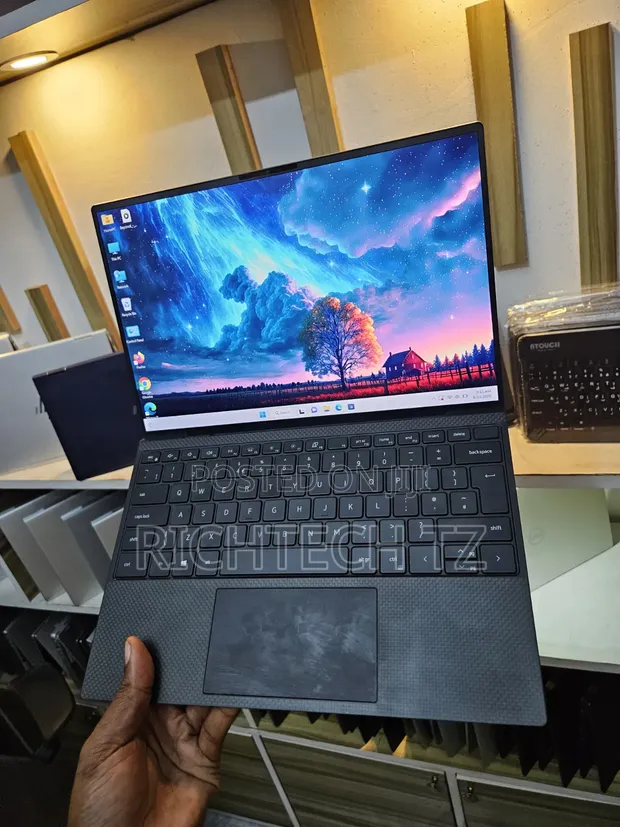 Dell XPS 13 Laptop - Core i7, 16GB RAM, 256GB SSD - 1