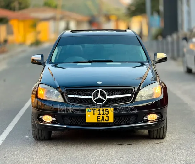Mercedes-Benz C200 2010 Black - 1