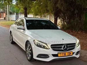 Mercedes-Benz C-Class C200 2015 Off-White