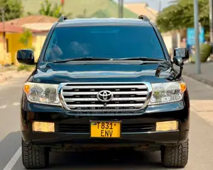 Toyota Land Cruiser 2010 Black V8