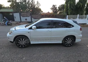 Toyota Harrier 2004 Nyeupe