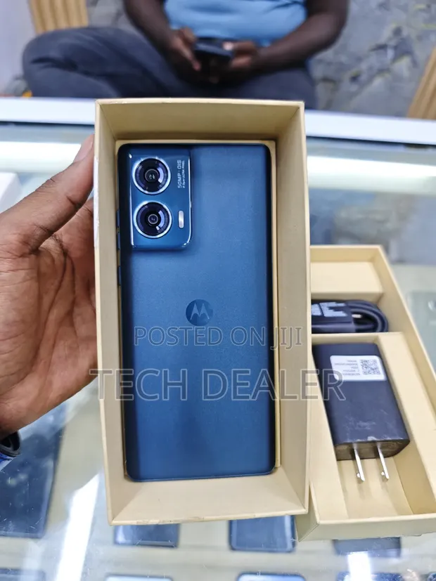 Motorola Edge 50 Fusion 256GB Blue - 1