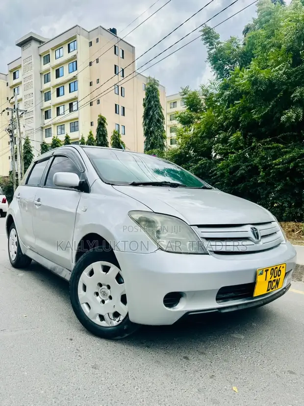 Toyota IST 2004 Silver - 1