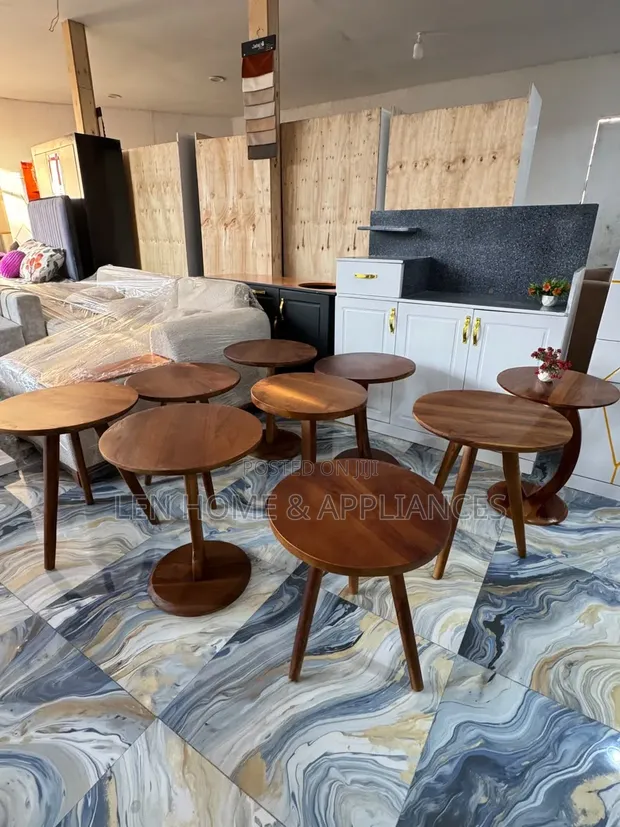 Luxurious Wood-Mode Coffee Table - 1