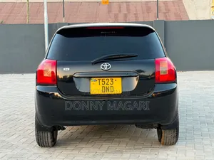 Toyota Corolla RunX 2004 Nyeusi