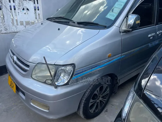 Toyota Noah SR40 2001 - 1