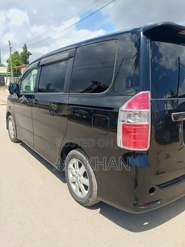 Toyota Noah 2.0 2009 Black (7 Seater) - 1